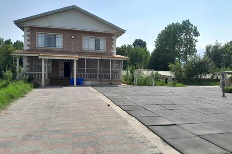 واحد دوخواب با زمین بازی در طبقه همکف ویلا در فومن