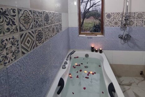کلبه تک خواب مبله در باغ ویلا در لاهیجان