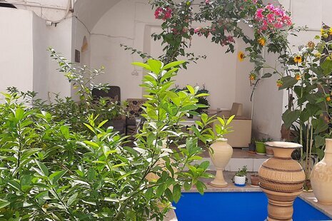 اتاق 15 متری 2 تخت در مسافرخانه یزد