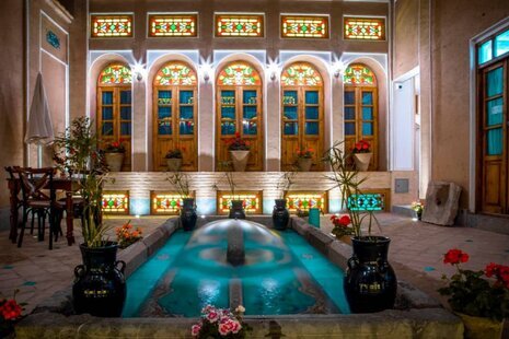 اتاق فرشچیان در اقامتگاه بومگردی اصفهان