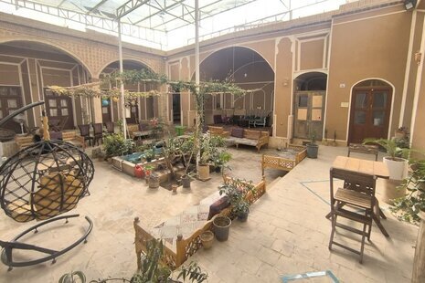 اتاق دو نفره اشتراکی آقایان در اقامتگاه بومگردی یزد