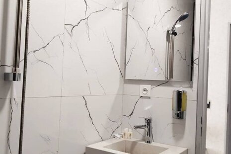 اتاق توئین بازسازی در هتل میدان راه آهن تهران