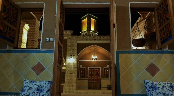 اتاق کرشاهی در اقامتگاه بومگردی کاشان