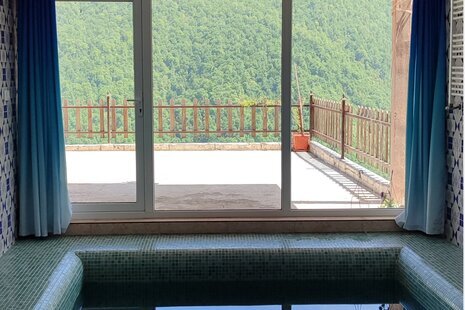 کلبه استخردار تکخواب نیلای در بومگردی رامیان