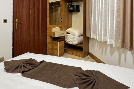 اتاق سه نفره اندرزگو در هتل مشهد