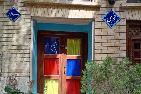 اتاق 2 نفره قجری در اقامتگاه سنتی شیراز