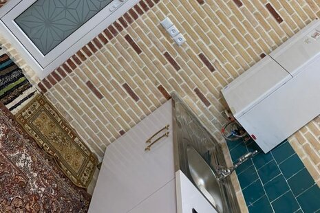 اتاق سه راه رئیس در اقامتگاه بومگردی کاشان