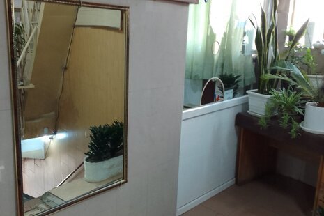 اتاق 8 در مسافرخانه در همدان