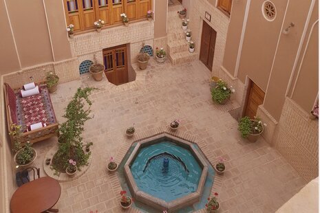 اتاق 2 تخته ارغنون در اقامتگاه بومگردی در کاشان