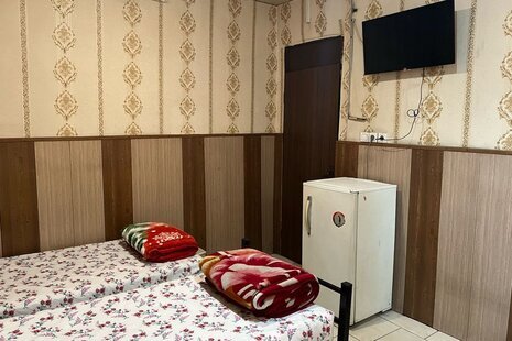 اتاق سه تخت در مهمانپذیر خیابان کارگر