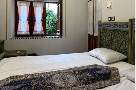 اتاق 12 متری مستردار در عمارت بومگردی شیراز