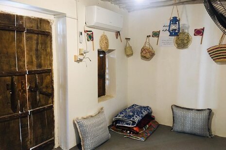 اتاق گل در اقامتگاه بومگردی لافت