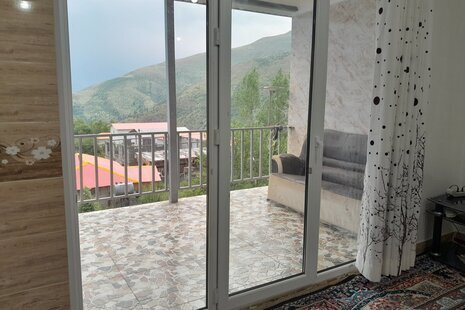 واحد تکخواب قهوه ای در طبقه دوم ویلا آمل