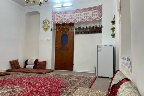 اتاق نن جان در اقامتگاه بومگردی دامغان