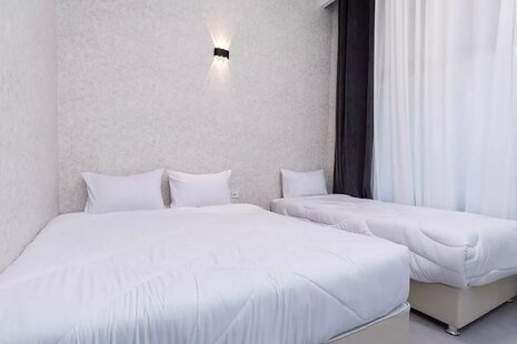 اتاق سه تخت بازسازی در هتل میدان راه آهن تهران