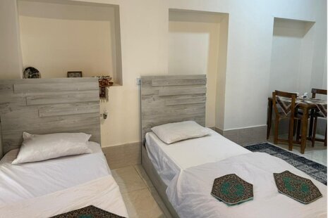 اتاق شماره 9 در اقامتگاه بومگردی شیراز