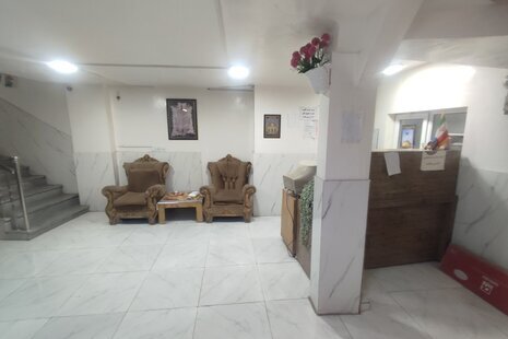 واحد کریم الدینی در مسافرخانه مشهد