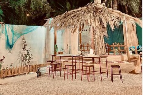 اتاق بابشاد سیرافی در اقامتگاه بومگردی کنگان