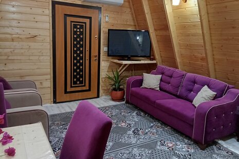 کلبه چوبی تک خواب یاس و رز در تنکابن