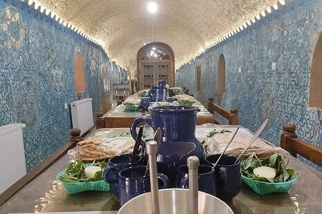 اتاق ماندانا در اقامتگاه بومگردی همدان