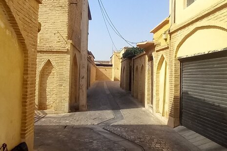 اتاق بهارنارنج در اقامتگاه بومگردی شیراز