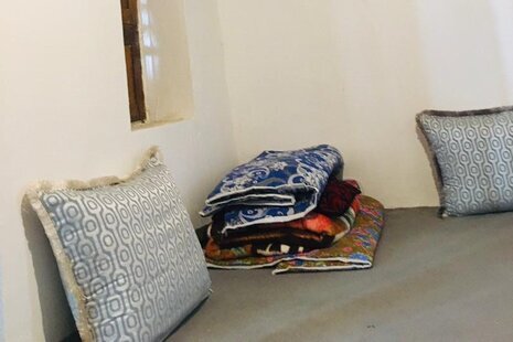 اتاق گل در اقامتگاه بومگردی لافت