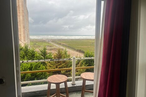 آپارتمان مبله دوخواب ساحلی در ایزدشهر