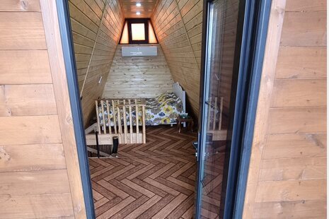 کلبه سوئیسی دوبلکس تکخواب مبله کاسپین در بندر انزلی