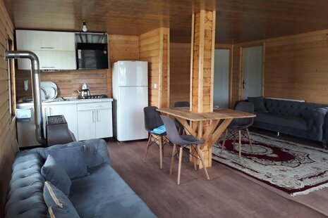 واحد دوخواب مبله گیلوا در طبقه اول ویلا شفت