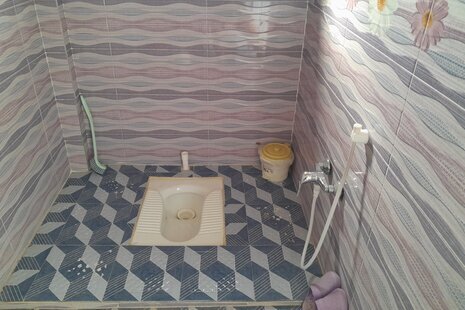 واحد تکخواب قهوه ای در طبقه دوم ویلا آمل