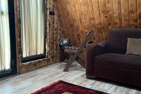 کلبه سوئیسی مبله تکخواب آریا من در تنکابن