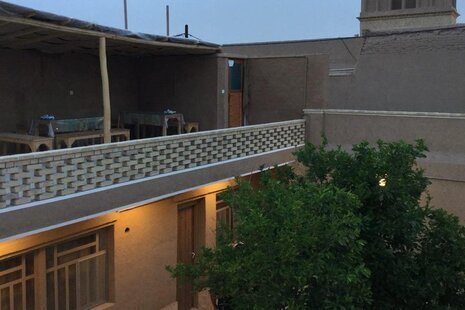 اتاق پنج تخت اقامتگاه سنتی در یزد