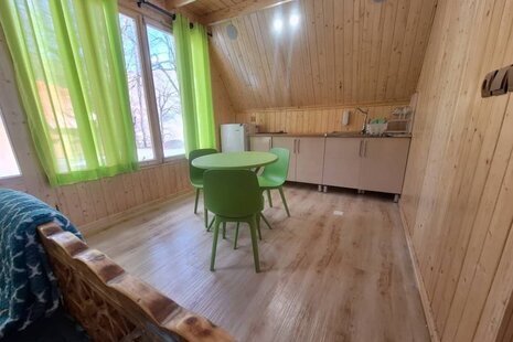 کلبه سوئیسی مبله دوخواب سبز در پل سفید