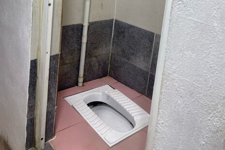 اتاق چهارنفره در اقامتگاه بومگردی رشت