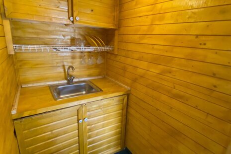 سوئیت چوبی جکوزی دار یاس در مجموعه اقامتی خمام