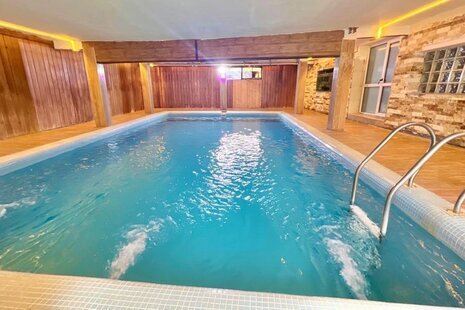 ویلا دوبلکس استخردارچهار خواب کلبه در رودهن