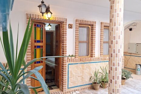 اتاق 5 در طبقه زیرهمکف اقامتگاه بومگردی نطنز