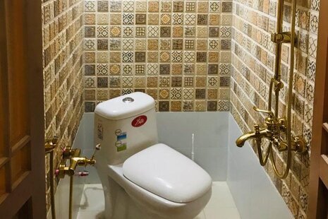 اتاق 4 تخته سرنا و کرنا در اقامتگاه بومگردی کاشان