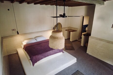 سوئیت کالینگ در اقامتگاه بومگردی بندر لافت