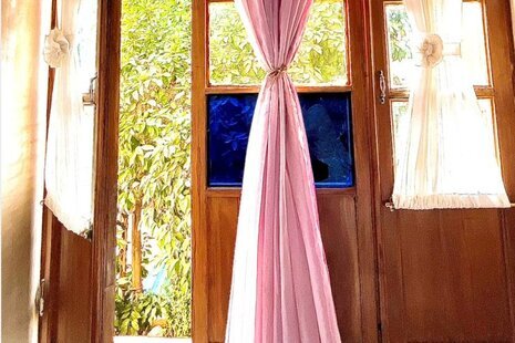 اتاق تک نفره نارنج در اقامتگاه بومگردی شیراز