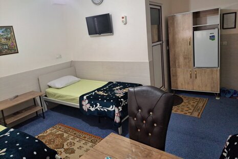 اتاق سه نفره در مهمانپذیر تاکستان