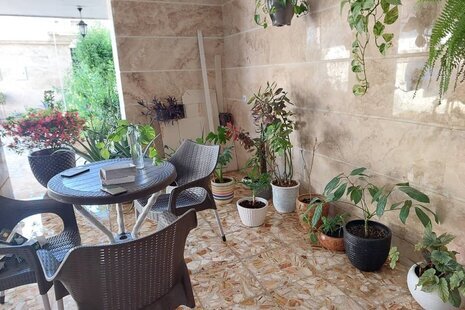 آپارتمان مبله تکخواب در طبقه همکف شهر صدرا