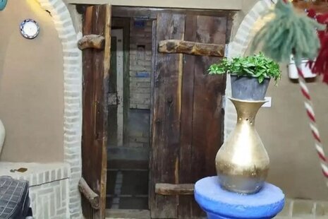 اتاق یک تخت در اقامتگاه بومگردی یزد