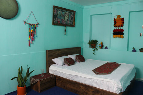 اتاق نوستالژی در اقامتگاه بومگردی شیراز