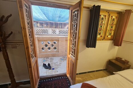 اتاق استاد تاج اصفهانی در اقامتگاه بومگردی اصفهان