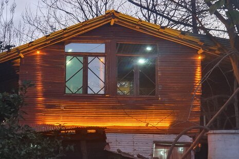 سوئیت کلبه درختی یاس در مجتمع اقامتی رشت