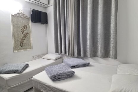 سوئیت سه تخت باب الجواد 1 در مشهد