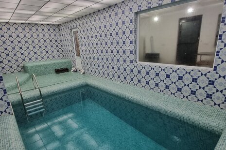 کلبه استخردار تکخواب نیلای در بومگردی رامیان