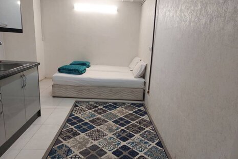 سوئیت(6نفره) زیرهمکف مسافرخانه در مشهد