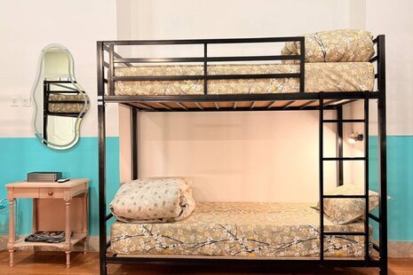 اتاق استاد گلشیری 8 تخت هاستلی ویژه بانوان در اقامتگاه بومگردی اصفهان